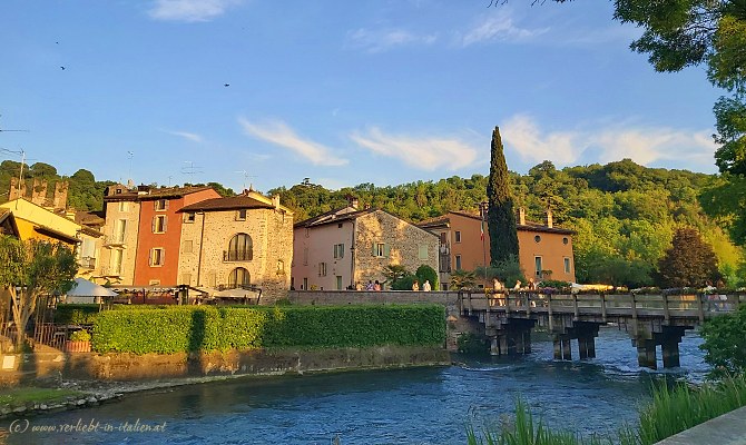 Holzbrücke in Borghetto