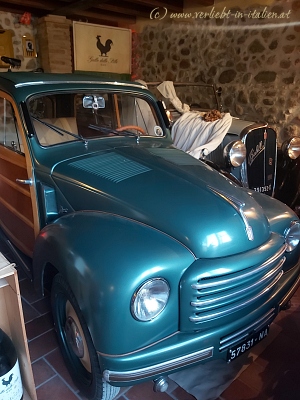 türkiser Oldtimer im Gallo delle Pille