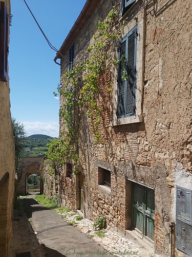 Gasse mit Ausblick Amelia