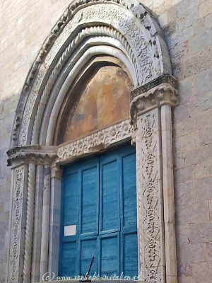 Portal am Weg zur Cattedrale