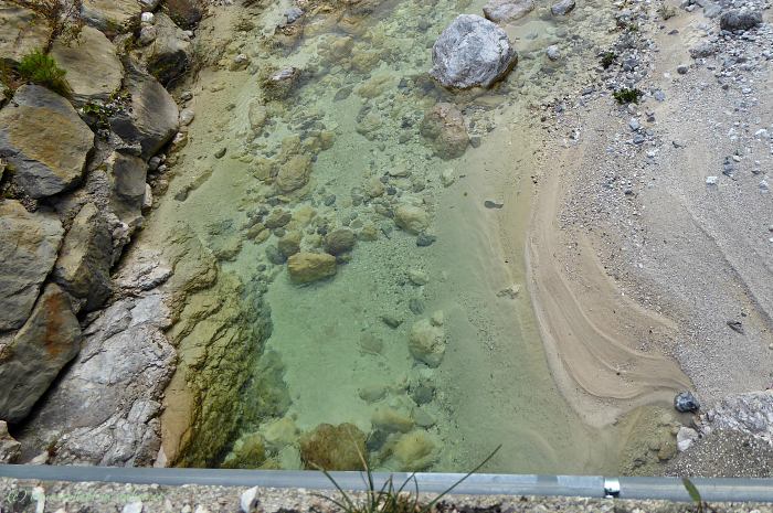 Klares Wasser im Raccolana Tal