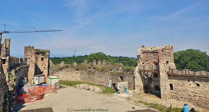 Baustelle im Castello Ponti sul Mincio